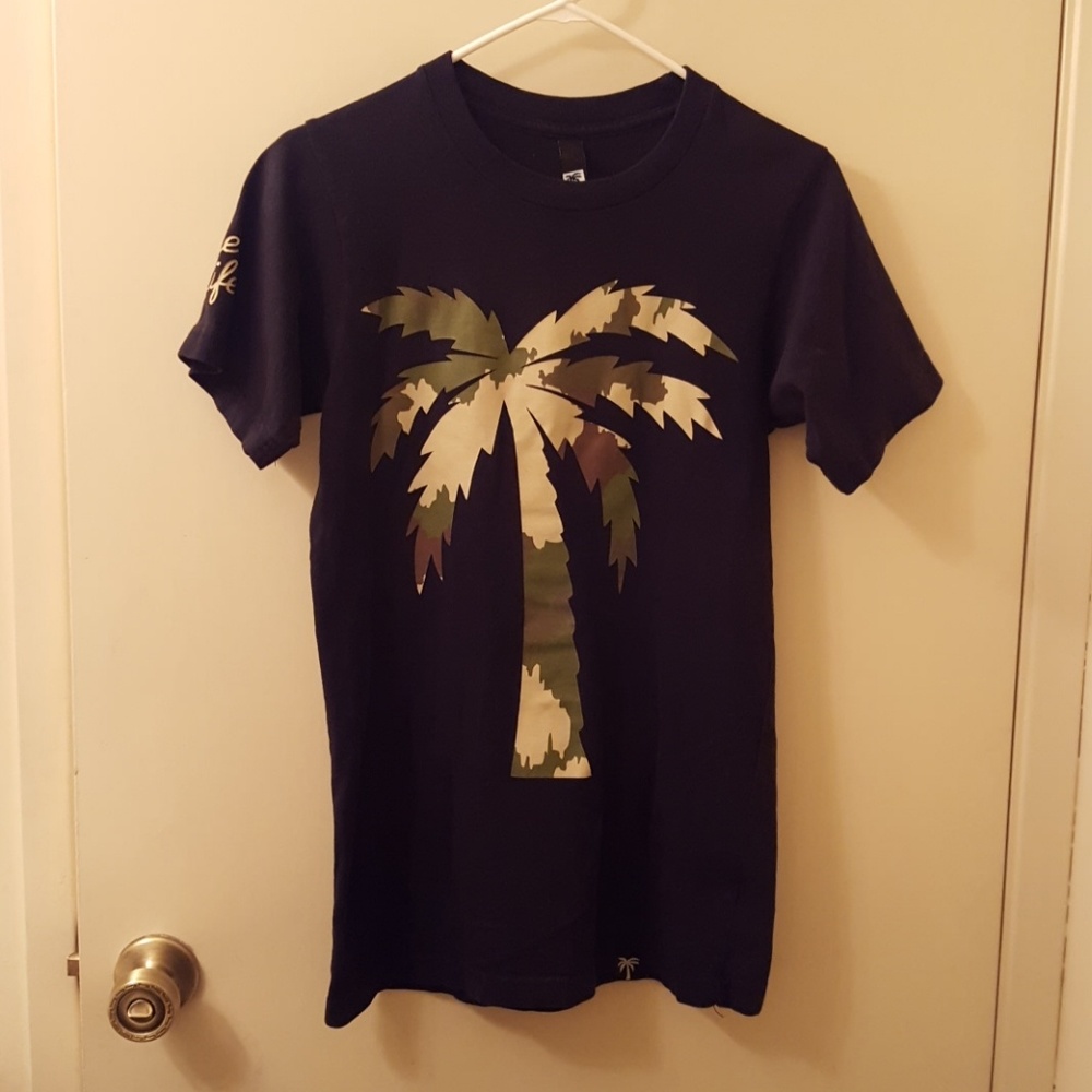 Palm tree print t-shirt.